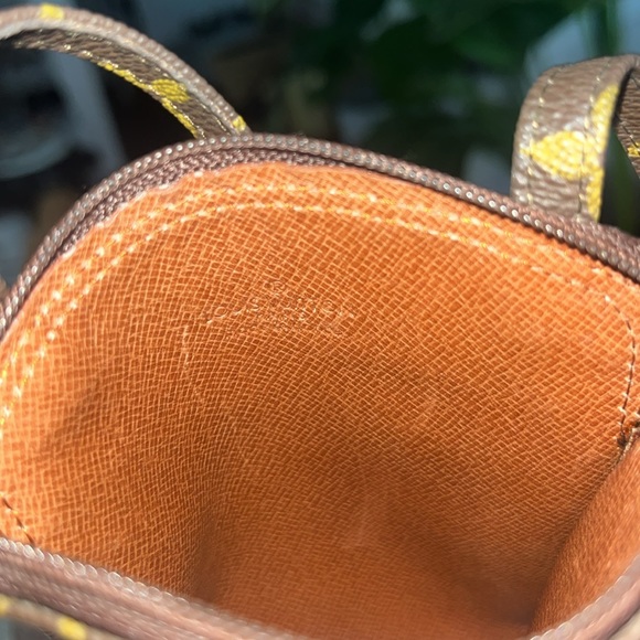 Louis Vuitton phone purse - Picture 7 of 10